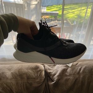 New balance tennis shoes